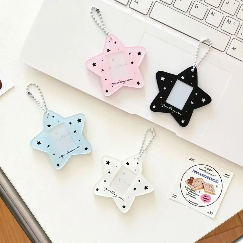 Soporte acrílico para photocards estilo coreano con llavero