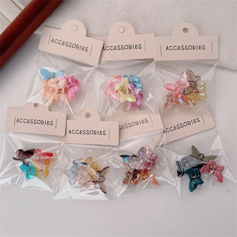 Pinza de pelo mini con mariposa colorida y diseño floral