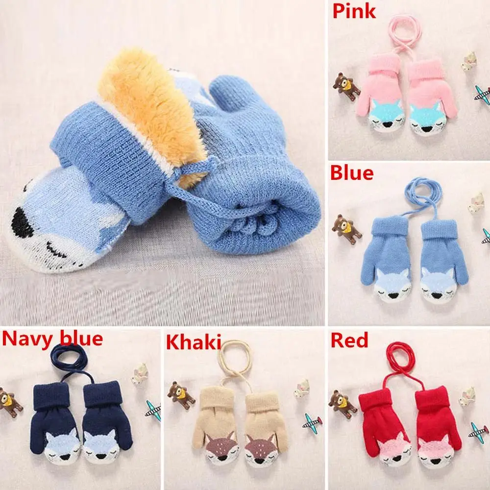 Guantes infantiles de punto grueso con diseño tierno