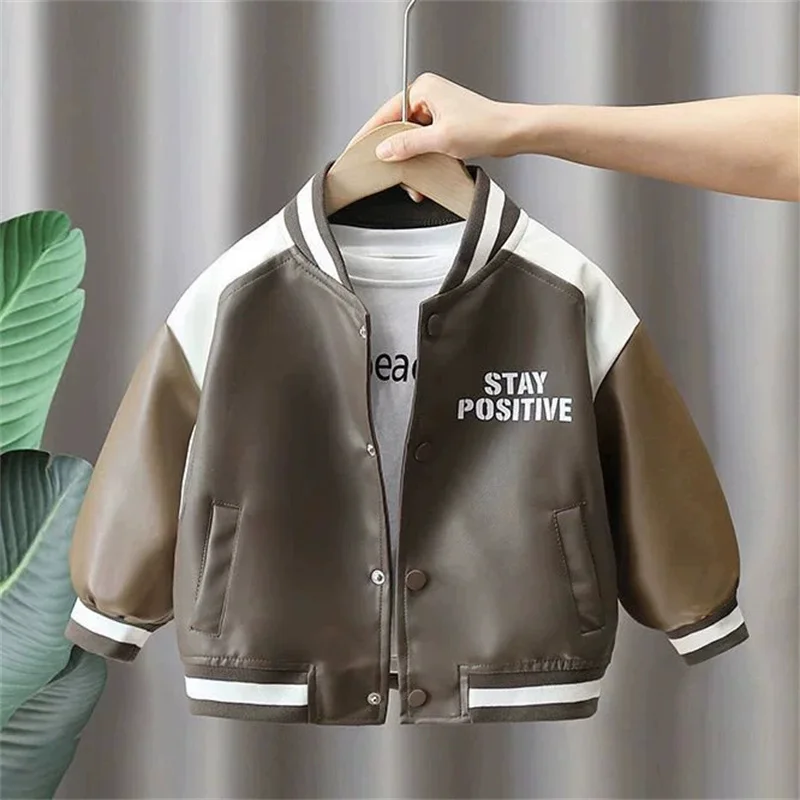 Chaqueta para niños con acabado y forma
