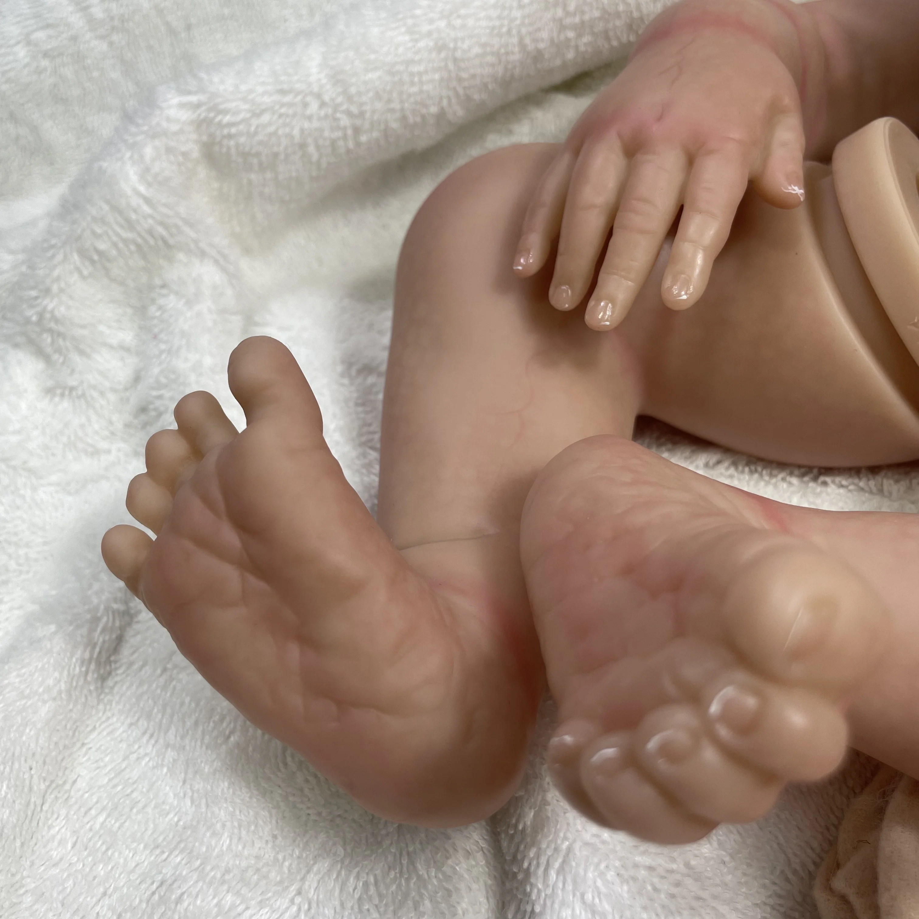Muñeco realista kit con pelo enraizado a mano y cuerpo de tela - imagen 2