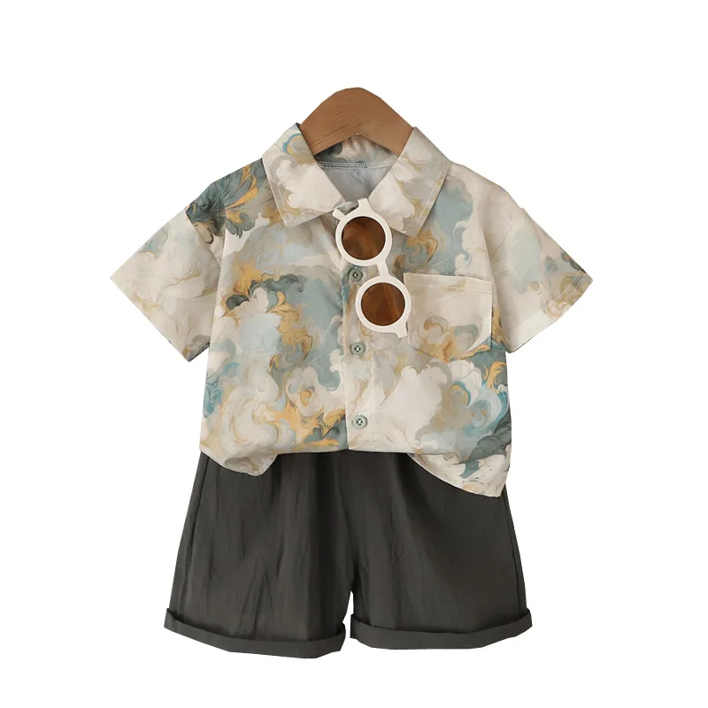 Detalle del top y shorts combinados