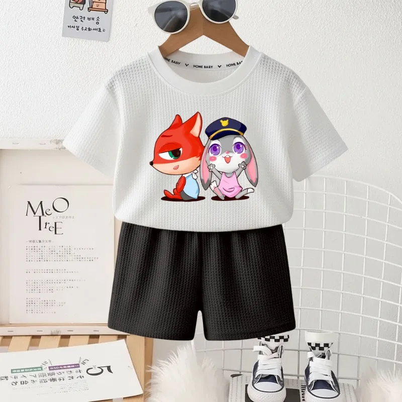 Conjunto de verano infantil con camiseta cuello redondo y bermudas - imagen 4