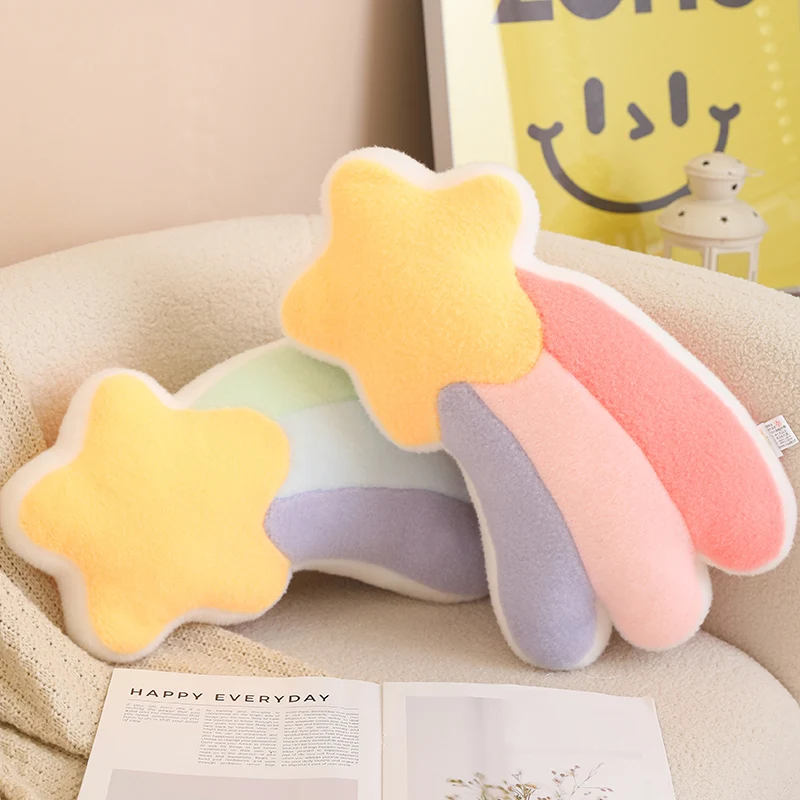 Cojín peluche infantil con formas de luna, estrella y arcoíris - imagen 3