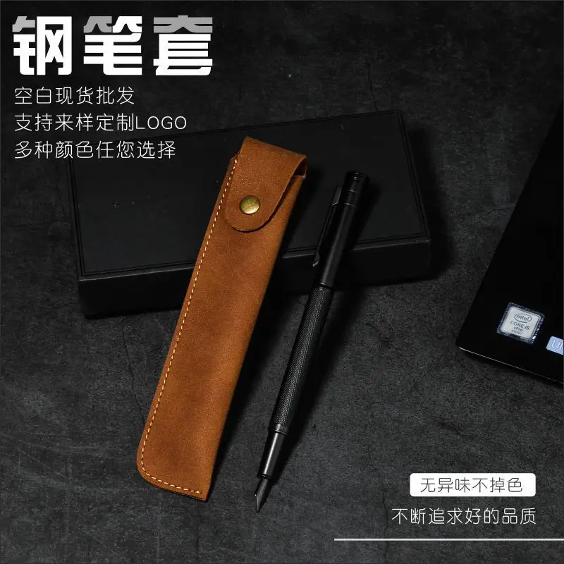 Estuche sobre superficie de madera