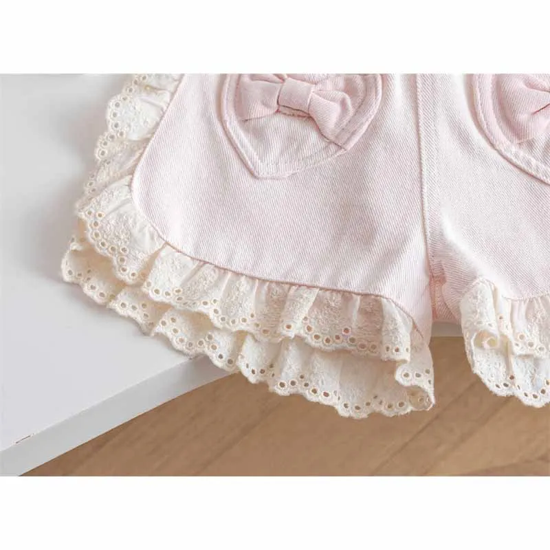 Pantalones finos de verano con acabado delicado