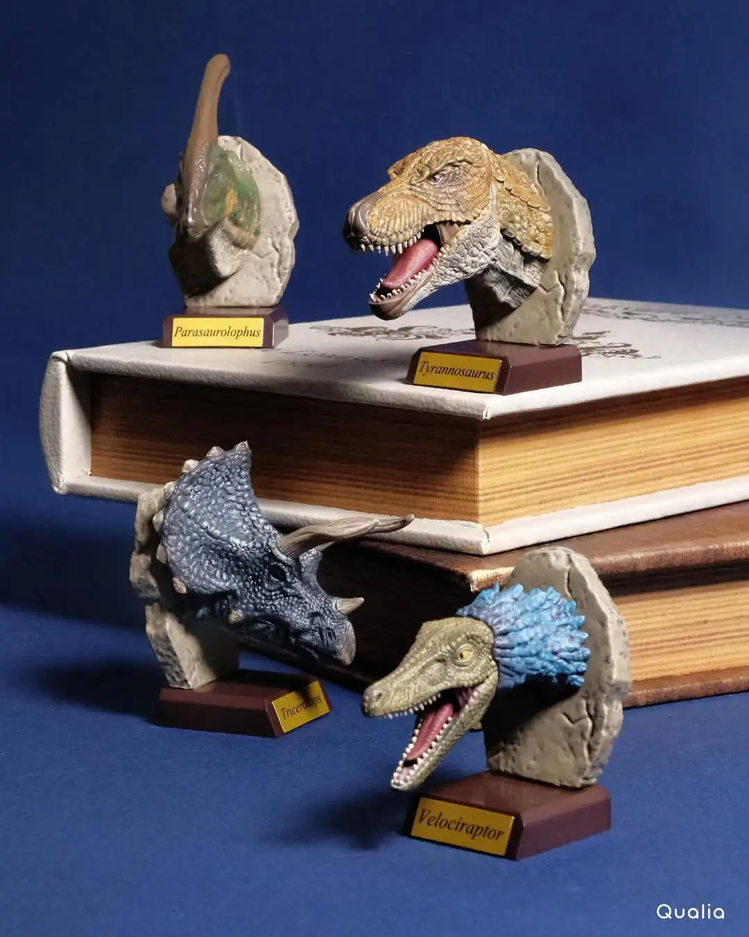 Qualia figuras de dinosaurios Triceratops y tiranosaurio realistas - imagen 3