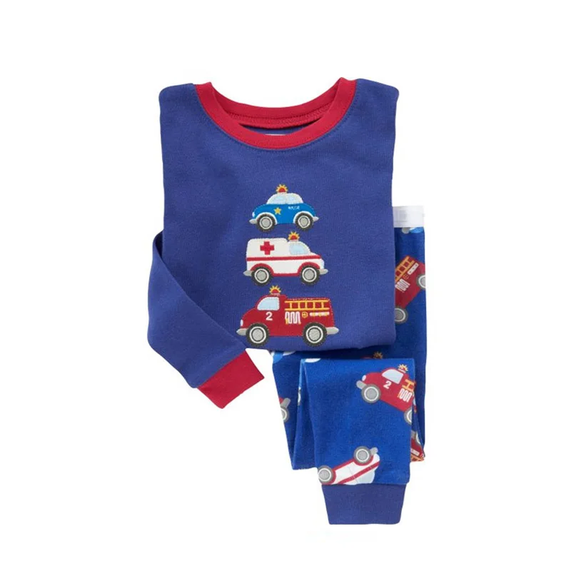 Vista completa del conjunto de pijamas infantil