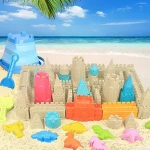 Moldes para crear castillos y figuras en la arena