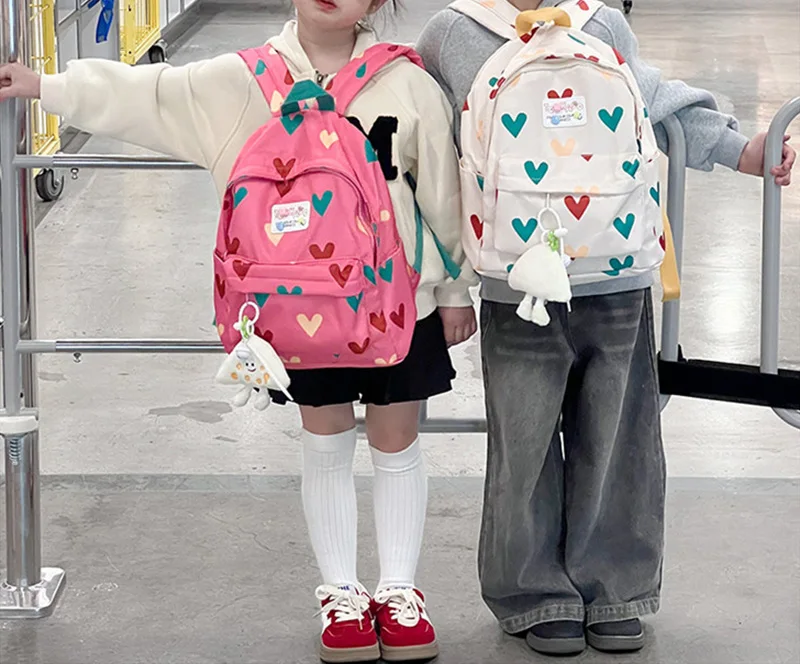 Mochila con estampado de dulce amorvista frontal