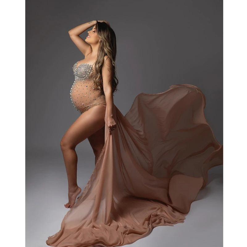 Vestido de embarazo con cuello pico y pedrería para fotos