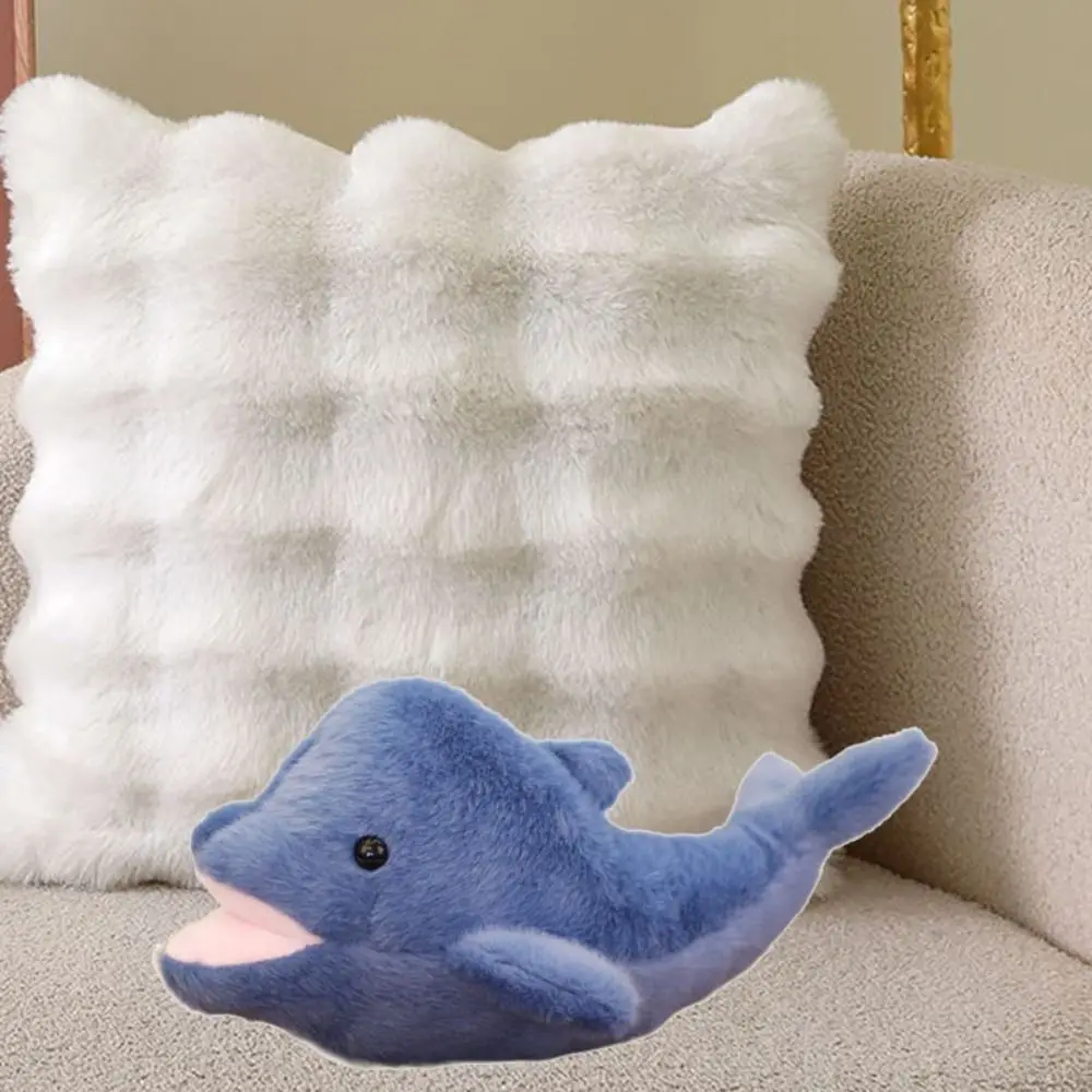 Detalle del peluche de delfín