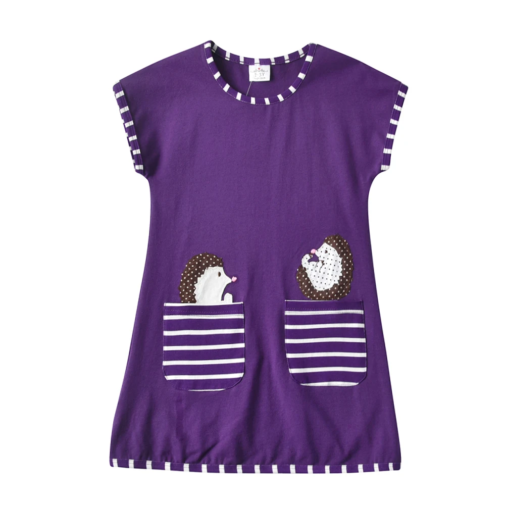 Detalle del tejido de algodón y bolsillos del vestido infantil
