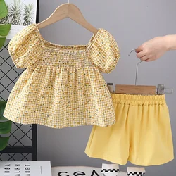 Conjunto de bebé niña de algodón con flores y cuadros: top y short