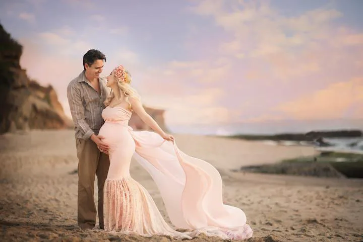 Vestido de encaje rosa sin tirantes para fotos de maternidad - imagen 2