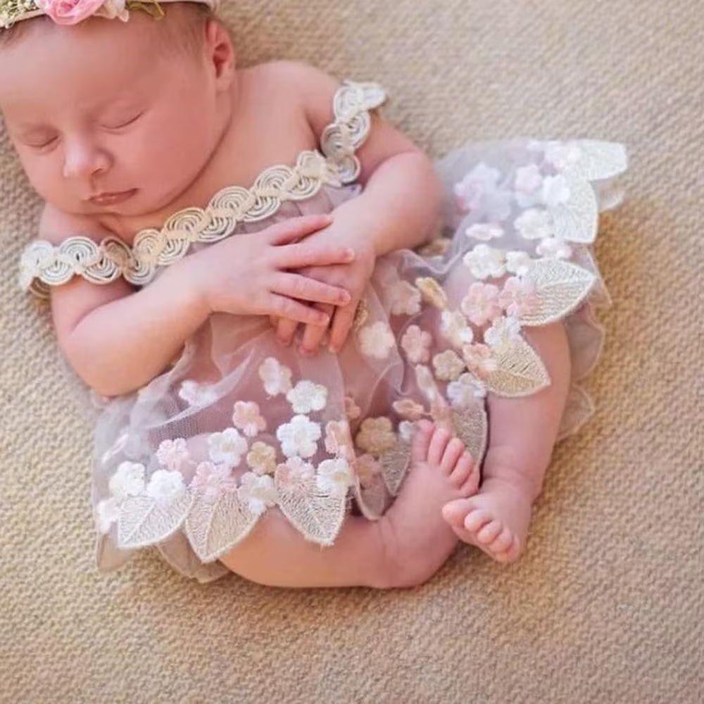 Vestido de encaje para recién nacido con bordado floral - imagen 3