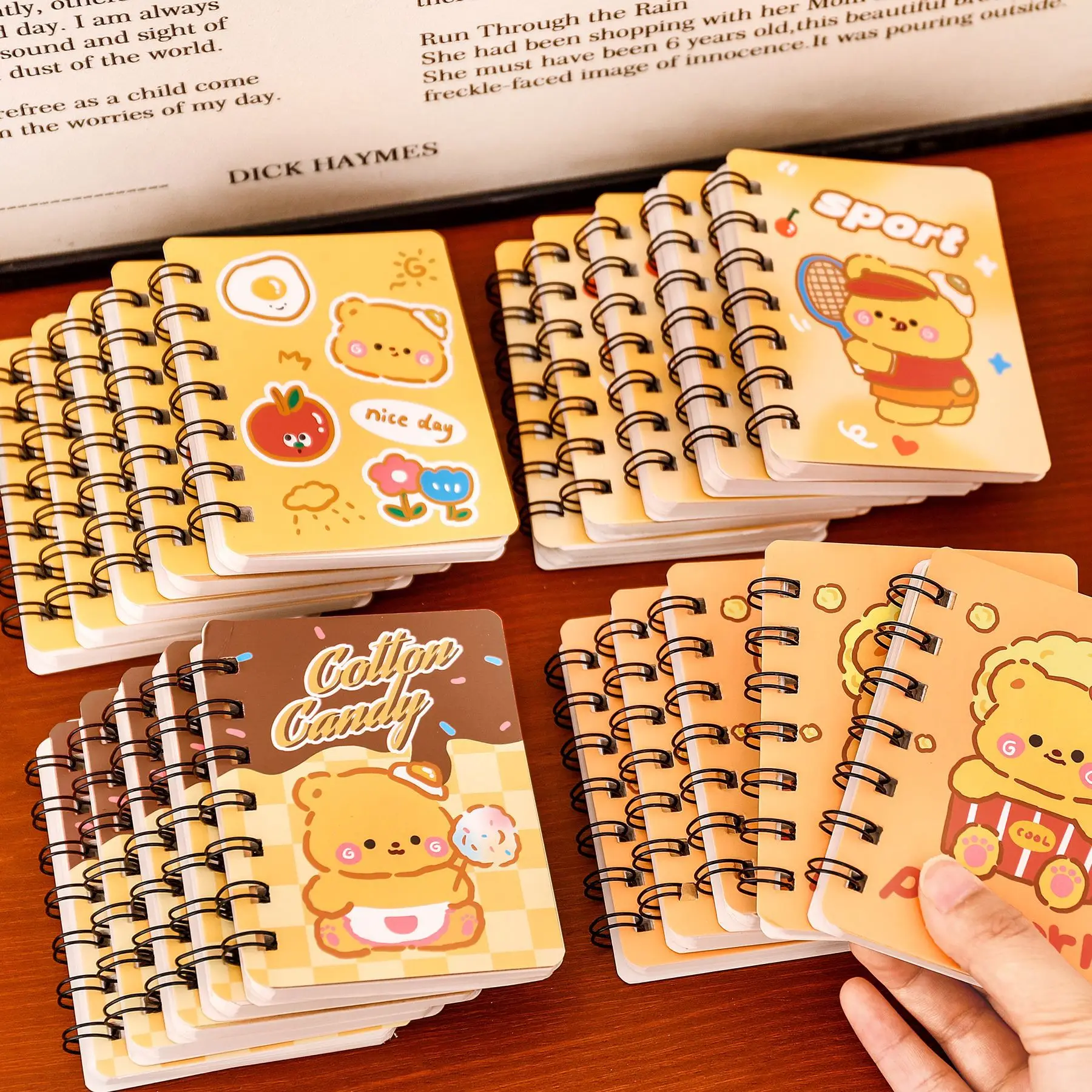 Cuaderno espiral A7 con oso crema, páginas en blanco para estudio - imagen 4