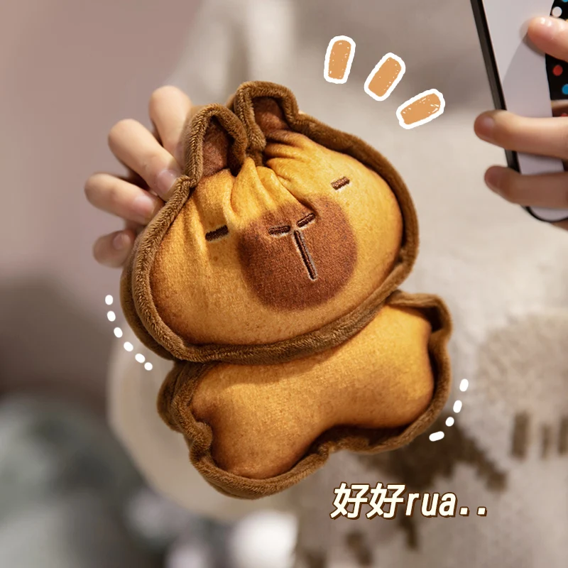 Vista trasera del peluche capibara