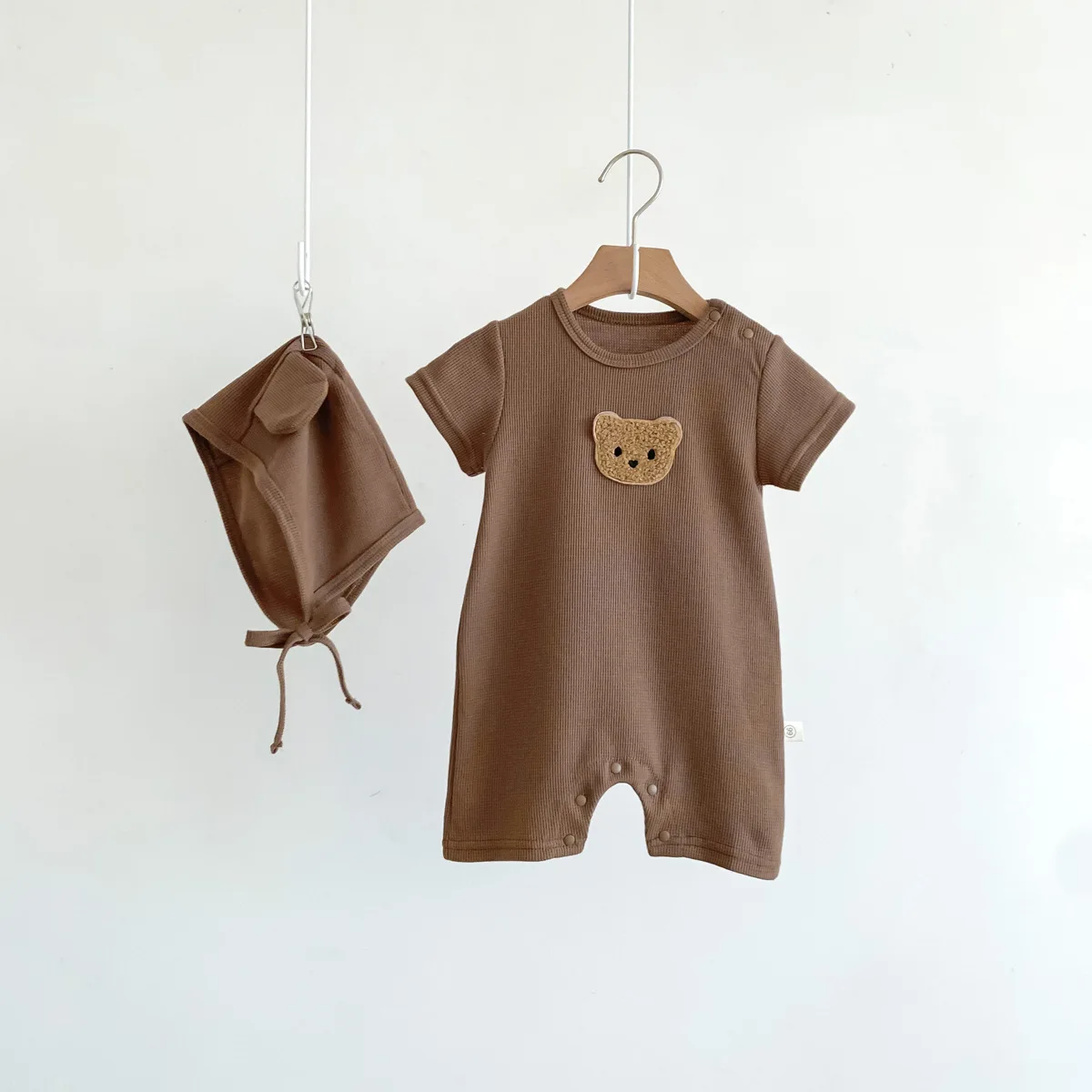 Detalle del diseño en un mono infantil