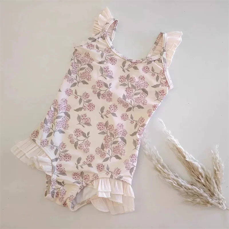 Bañador infantil de niña: una pieza con estampado veraniego