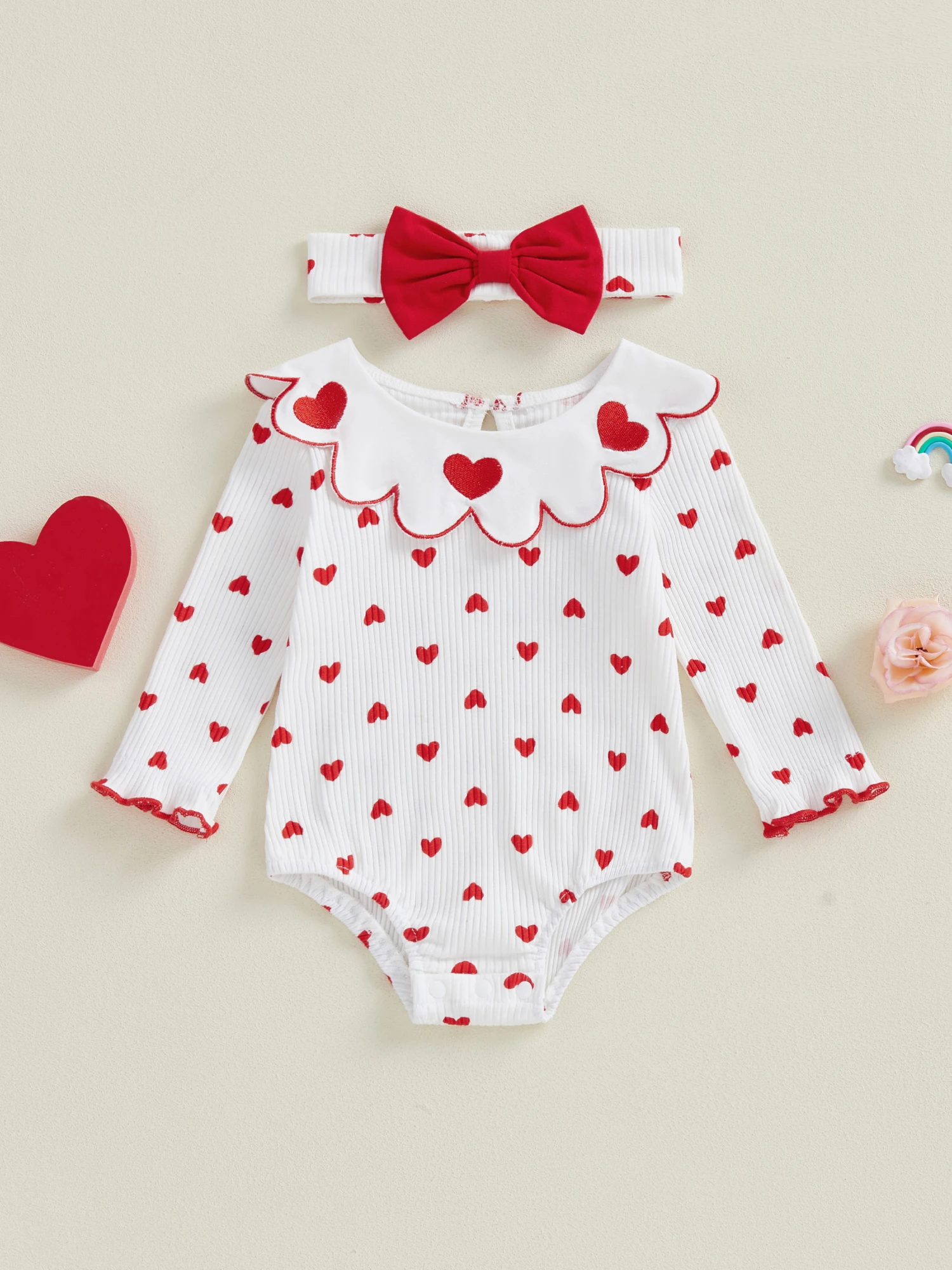 Detalle del diseño de corazón en el pelele