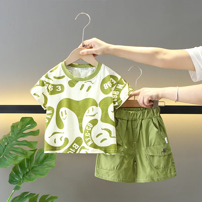 Conjunto verano bebé niño manga corta con estampado y pantalones cortos - imagen 4