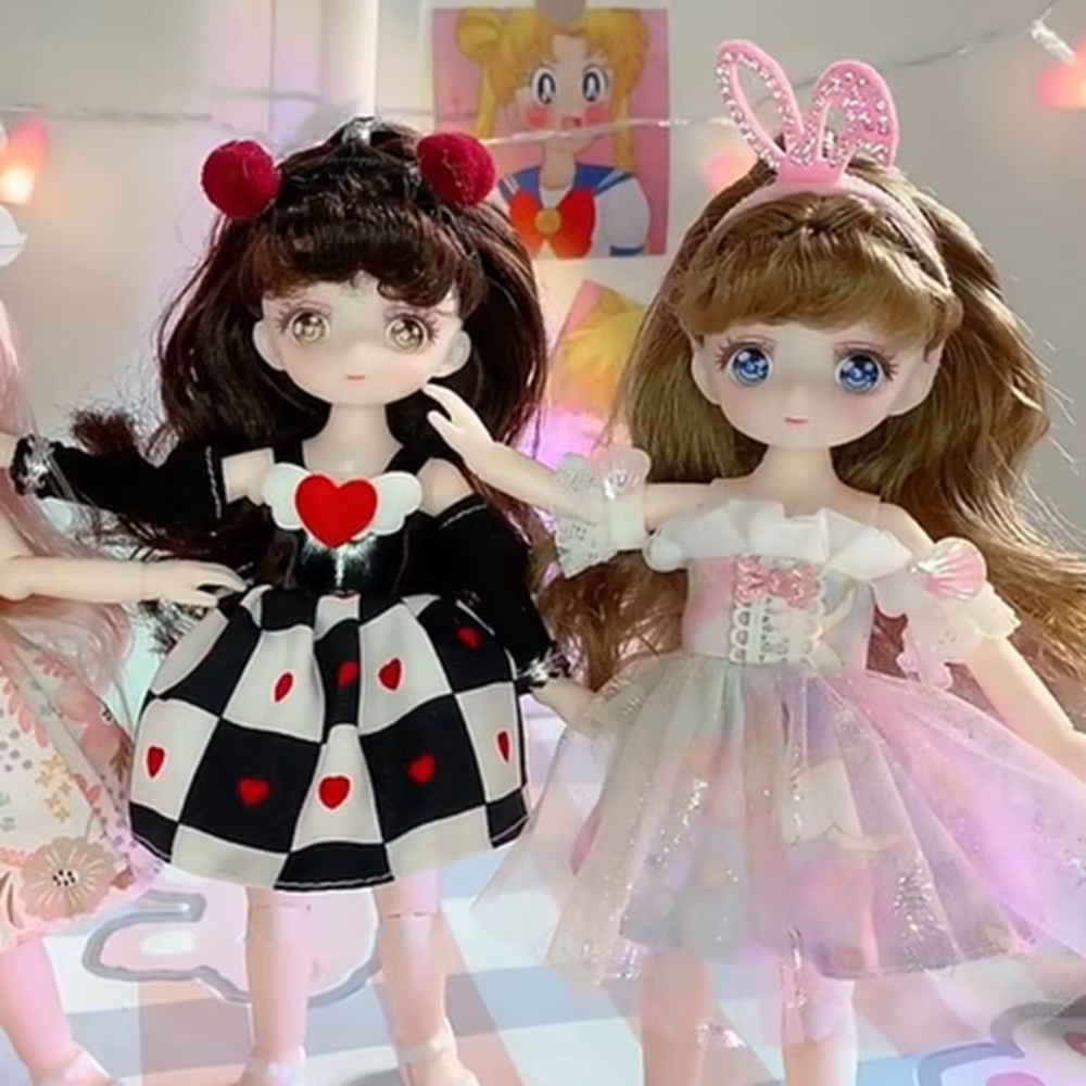 Muñeca articulada con ropa y articulaciones removibles - imagen 4