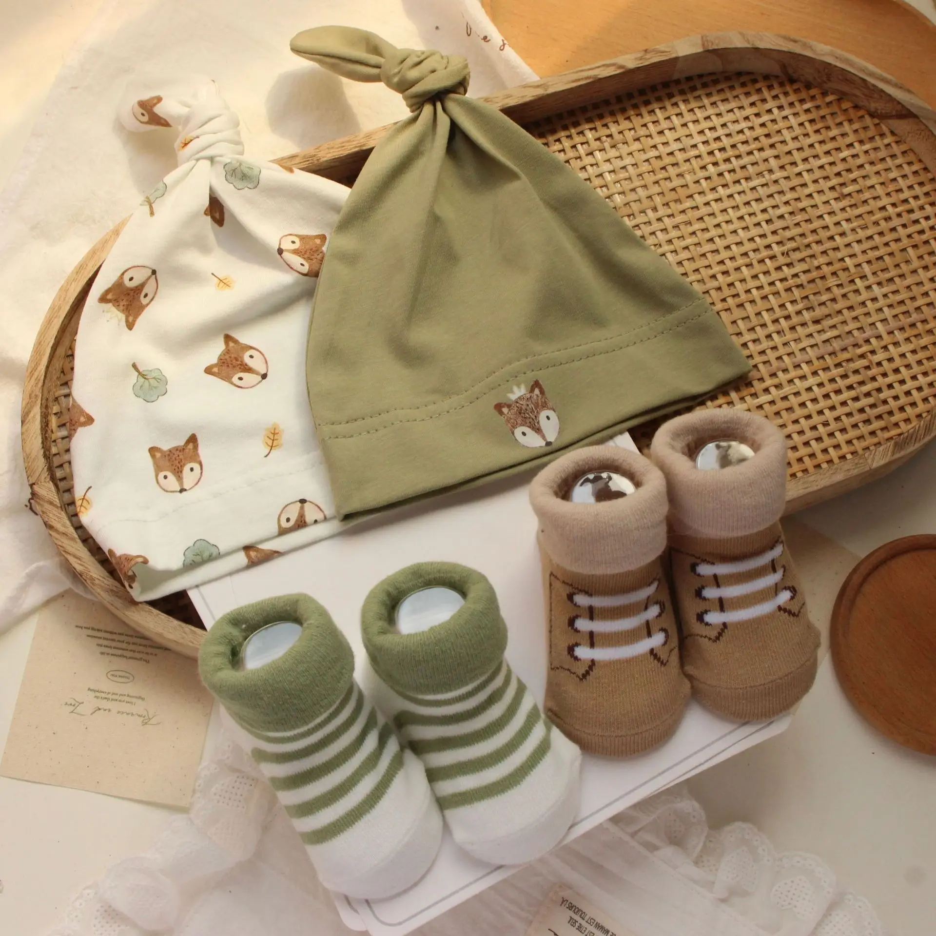 Gorrito recién nacido unisex sin costuras con protección fontanela - imagen 3