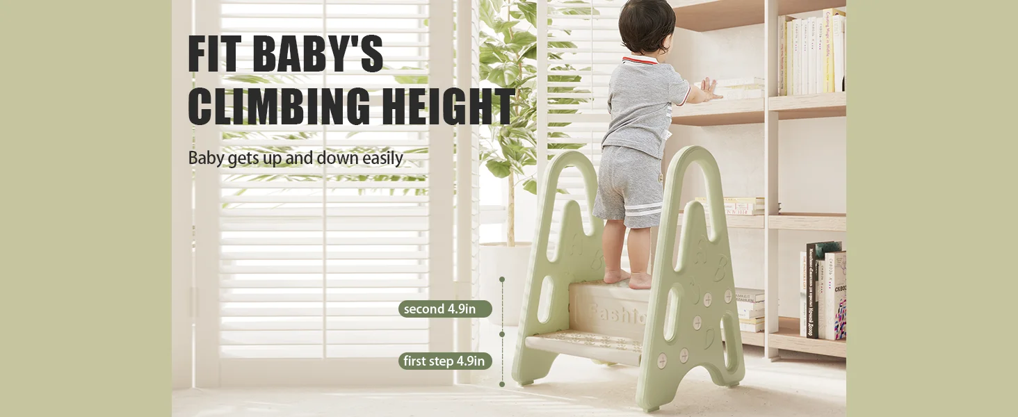Taburete configurado como orinal con niño sentado