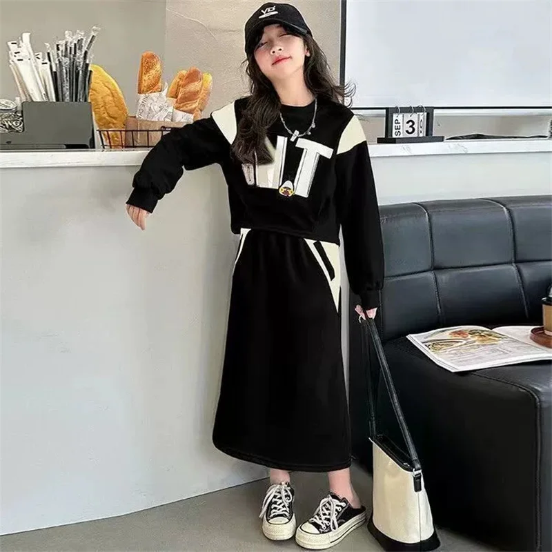 Conjunto de otoño para niña con sudadera y pantalón - imagen 2