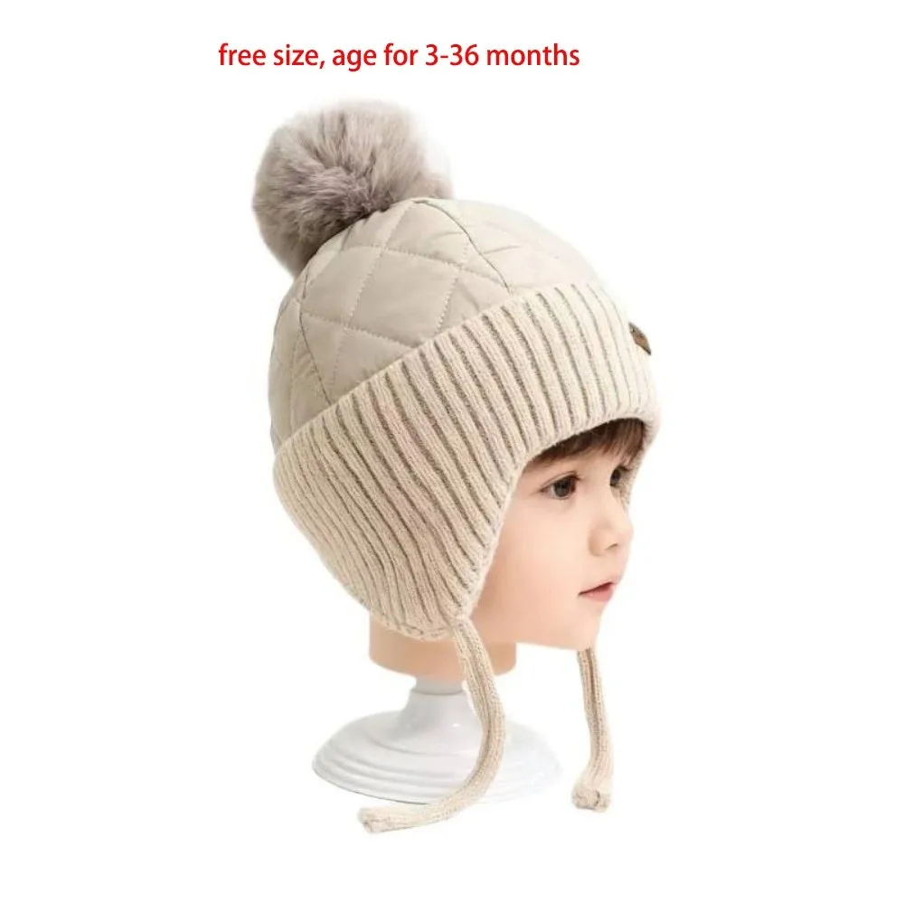 Gorro infantil con protección de orejas y pompon