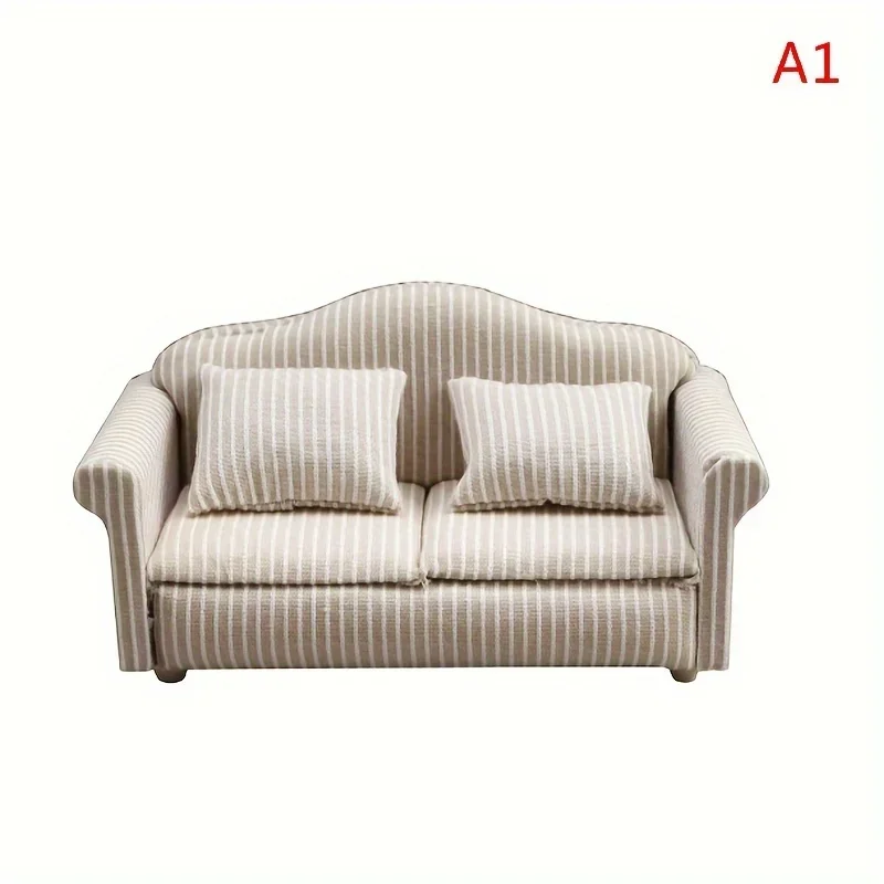 Sofá mini beige para casa de muñecas con cojines - imagen 4