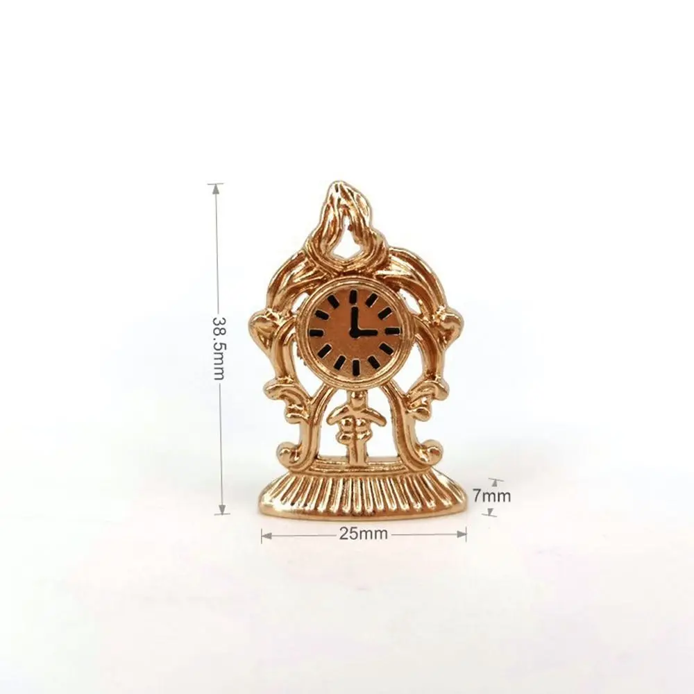 Reloj de escritorio europeo en escala 1:12 vista frontal