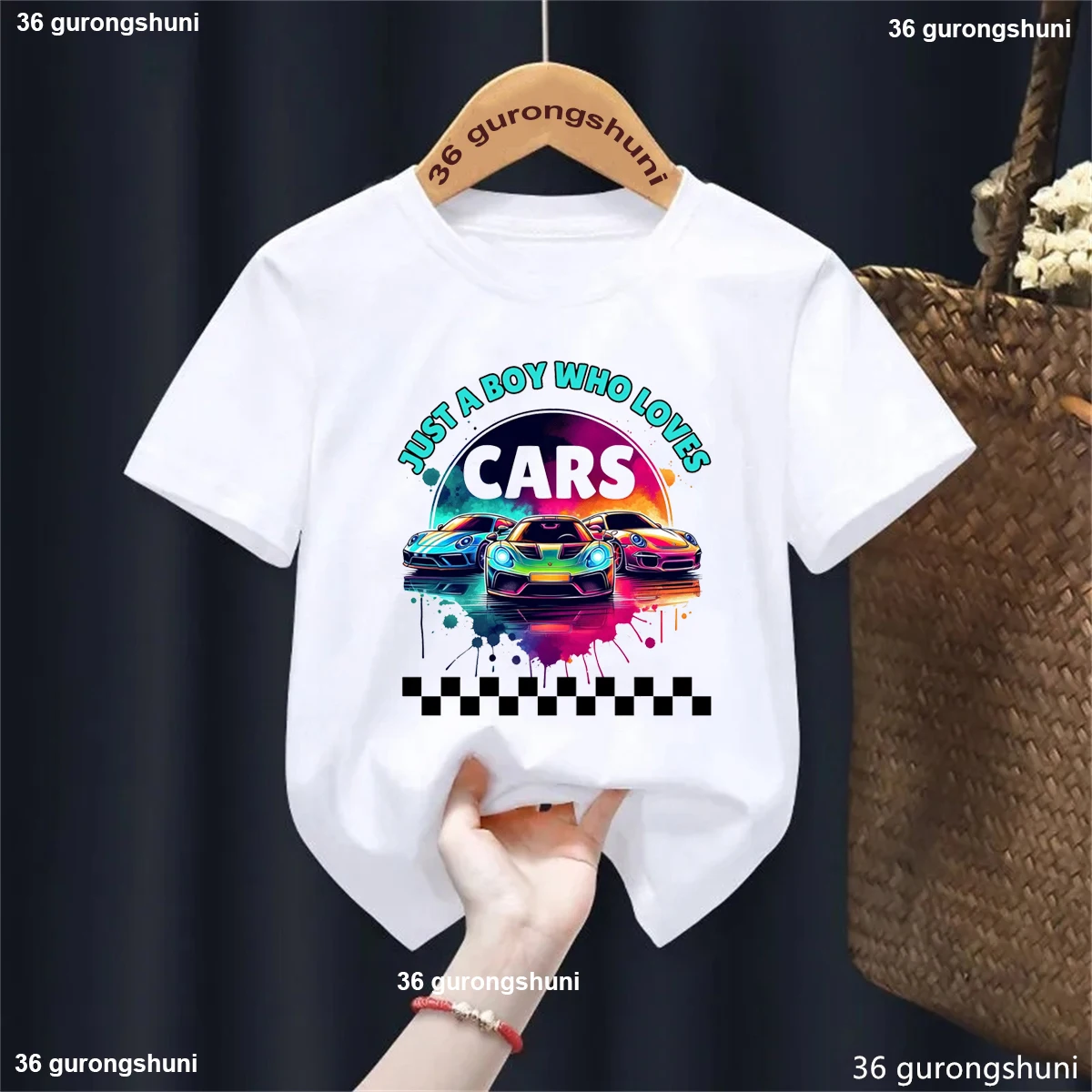 Camiseta infantil con estampado de coches para niño