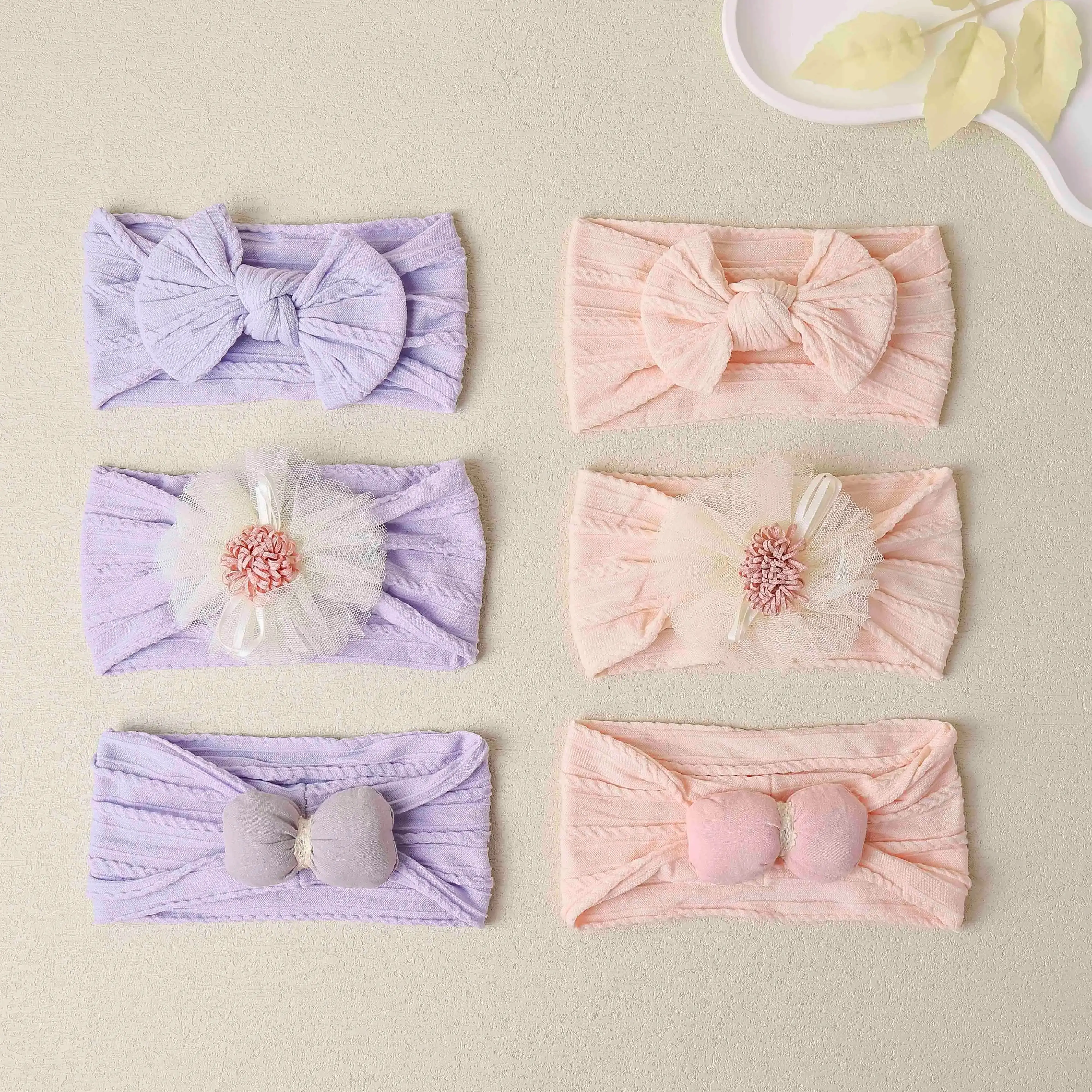 Diadema recién nacido tipo turbante suave con lazo y flores - imagen 5