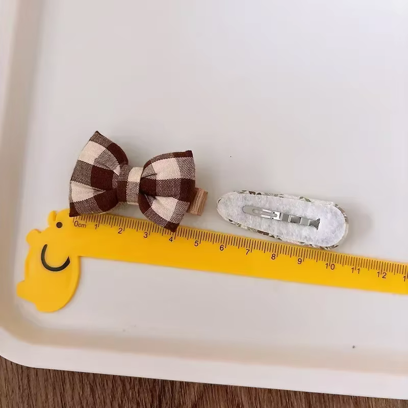 Clips infantiles con lazo floral para el pelo – Beige - imagen 2