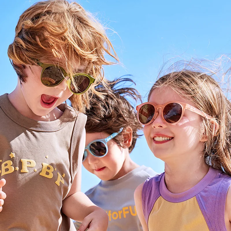 Gafas de sol polarizadas infantiles con montura flexible y estuche - imagen 3