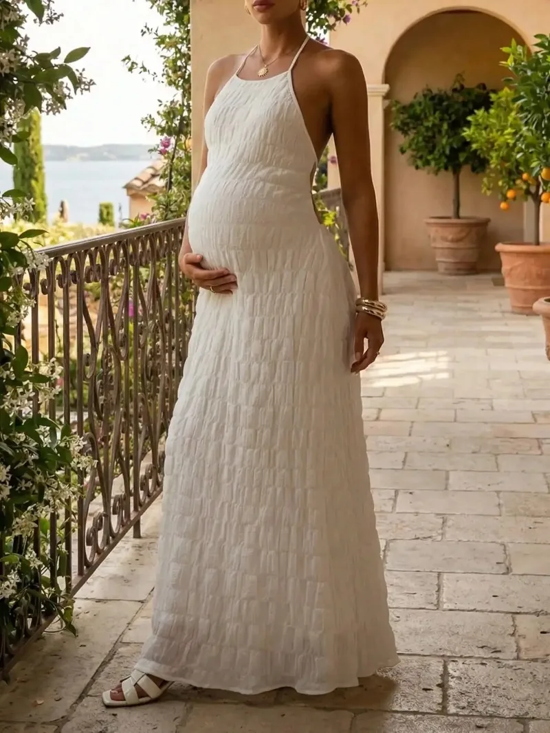 Detalle del estilo halter y caída maxi
