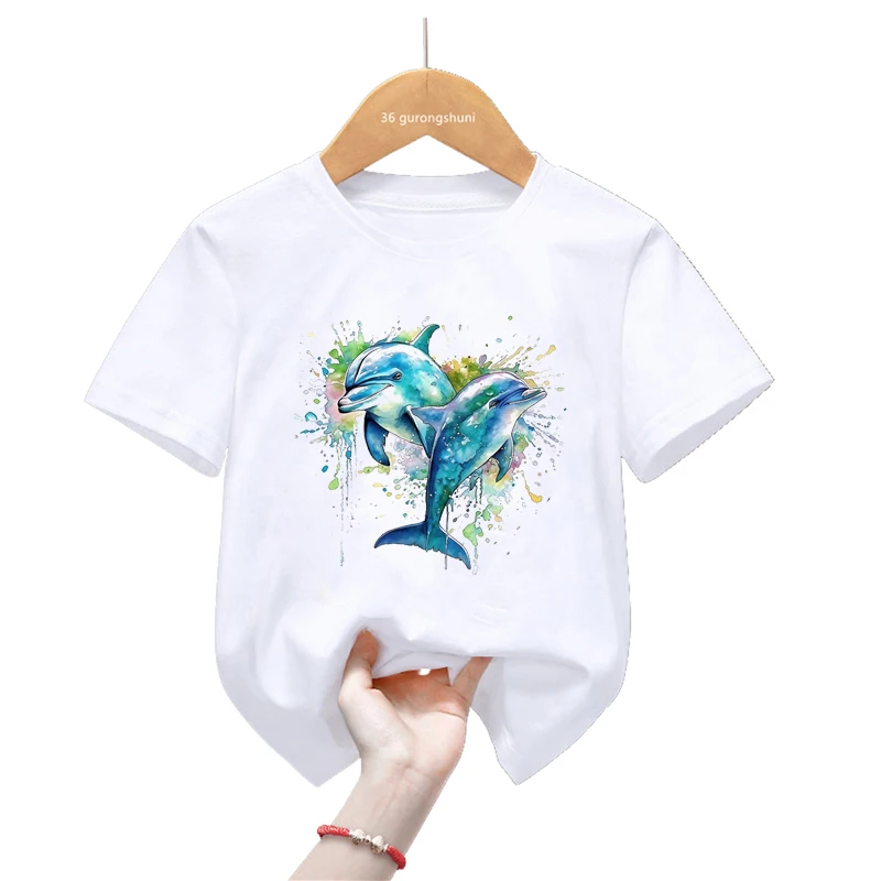 Niño luciendo la camiseta infantil manga corta