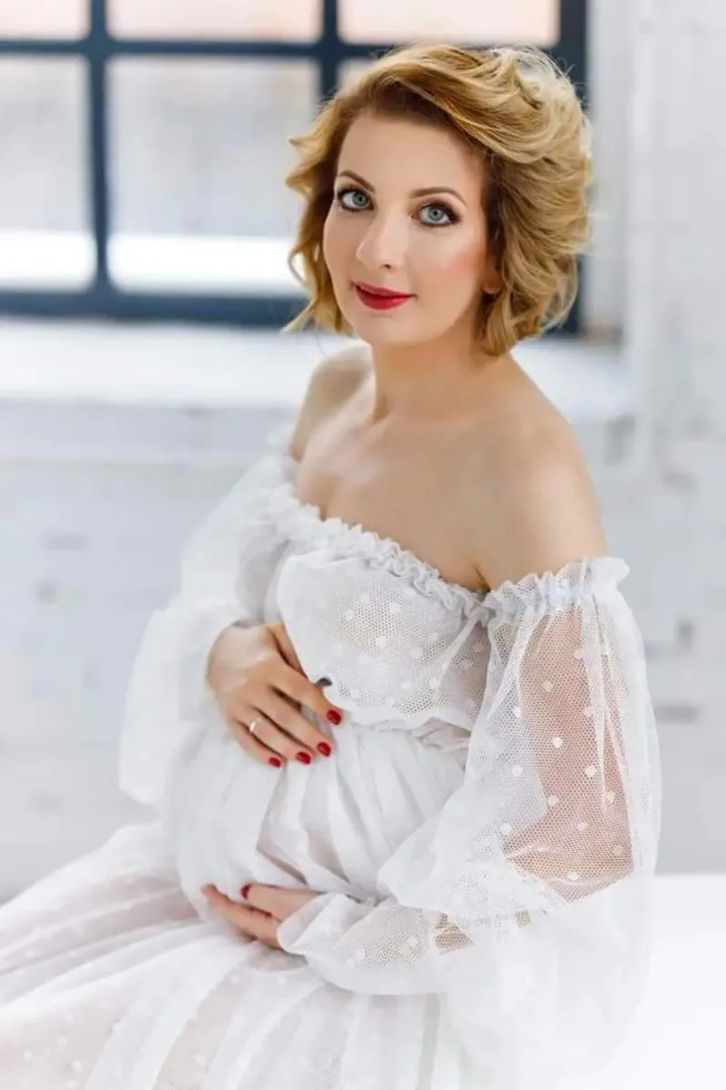 Look completo con accesorios para fotografía de maternidad
