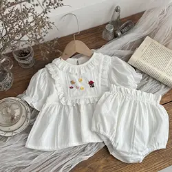 Conjunto de niña con tops bordados y blúmer