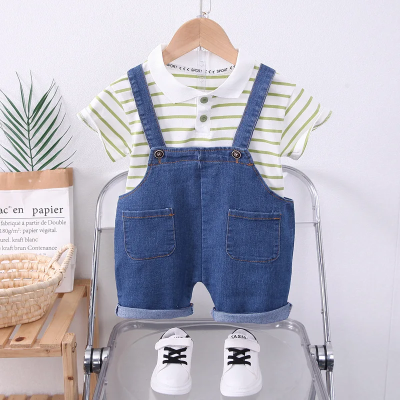 Conjunto de verano para bebé a rayas: camiseta y pantalón corto