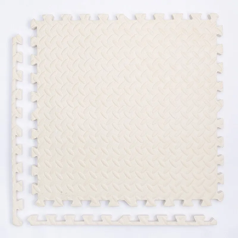 Alfombras de juego en habitación infantil