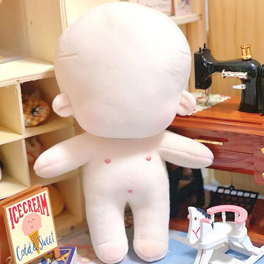 Muñeca peluche artesanal bordada en algodón para niña - imagen 4