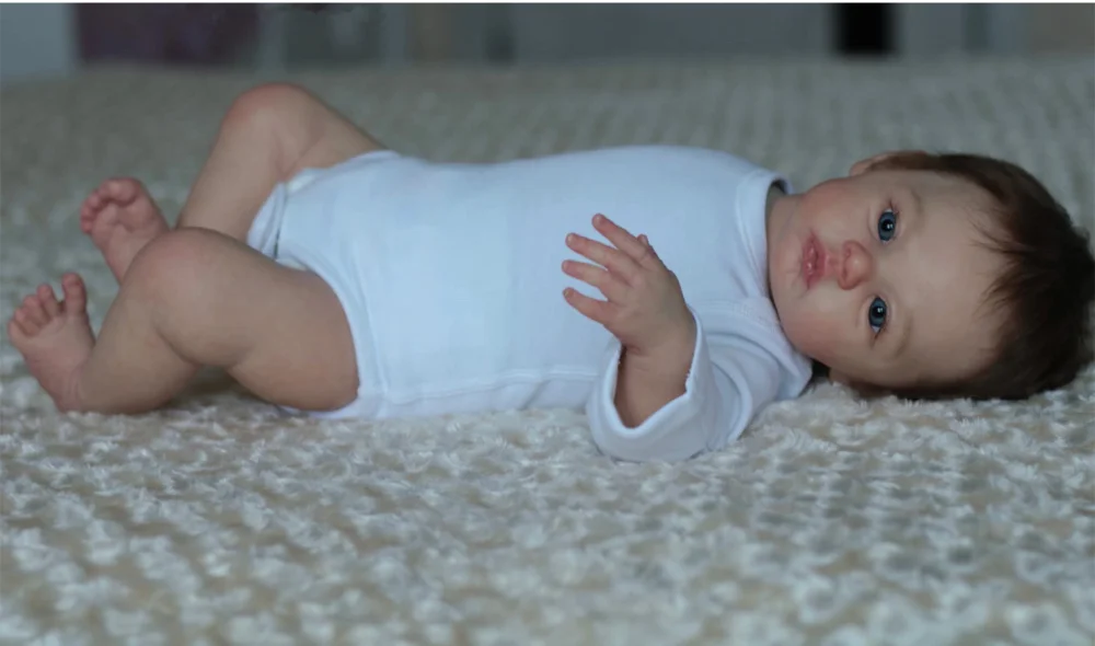Muñeca con accesorios incluidos para el primer “set” de bebé