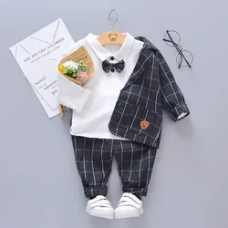 Conjunto bebé: abrigo a cuadros con camiseta y pantalón