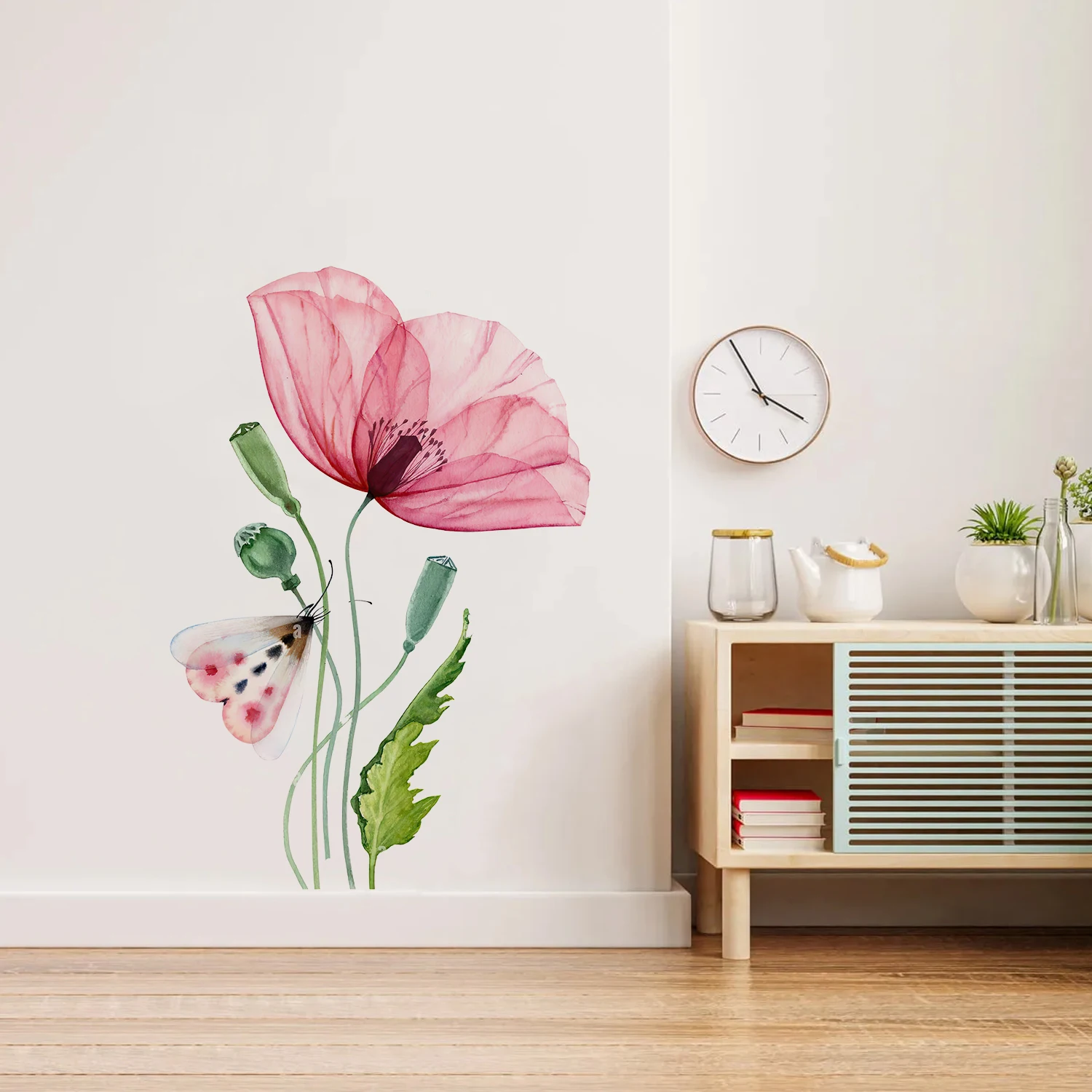 Detalle decorativo floral y mariposas
