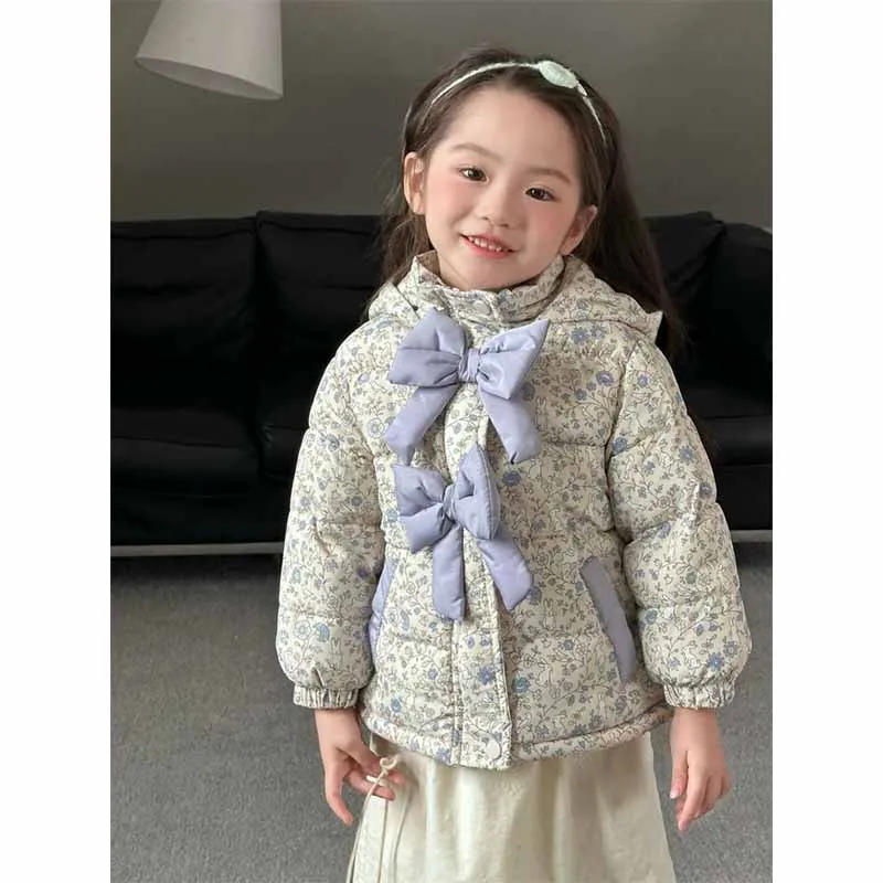 Abrigo infantil acolchado de invierno con capucha y lazo - imagen 2
