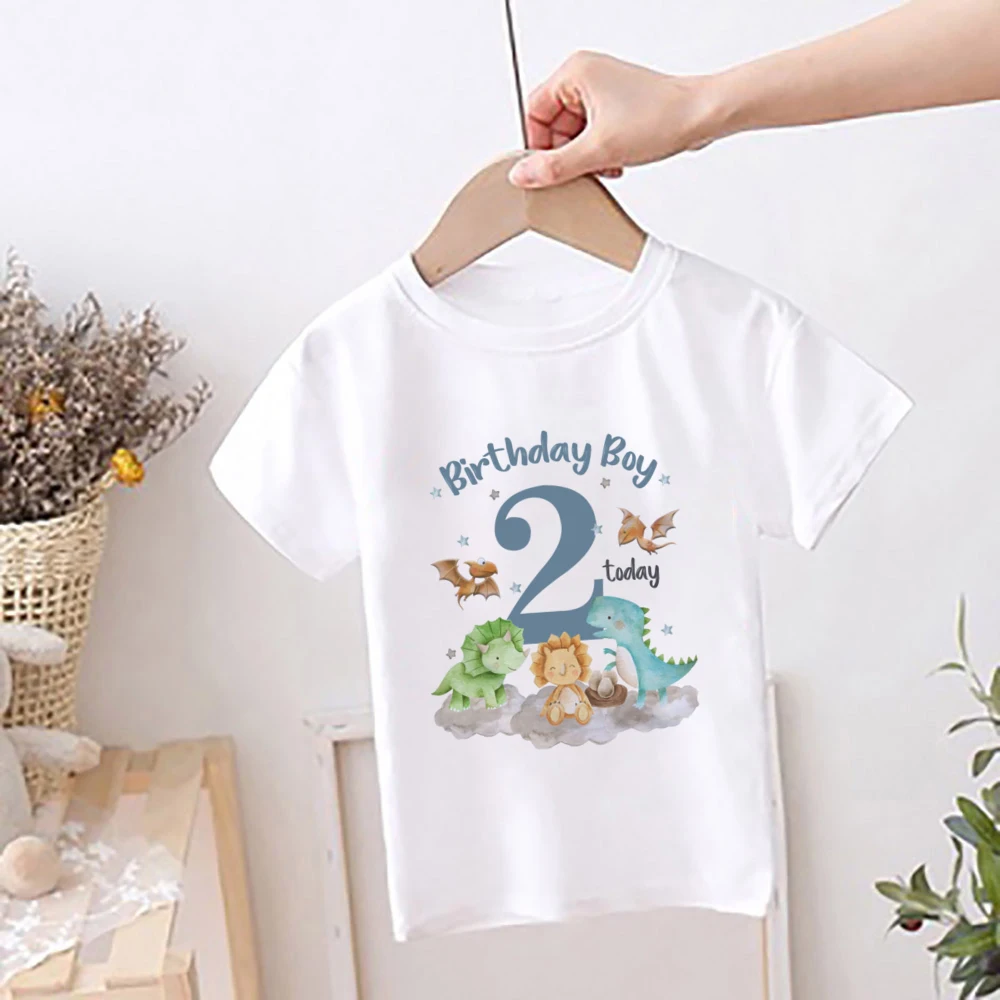Camiseta dinosaurio en uso casual