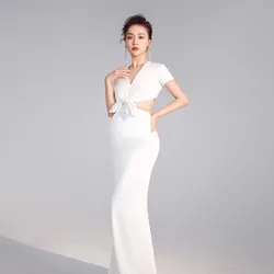 Vestido premamá largo blanco elegante para bodas y fotos de maternidad